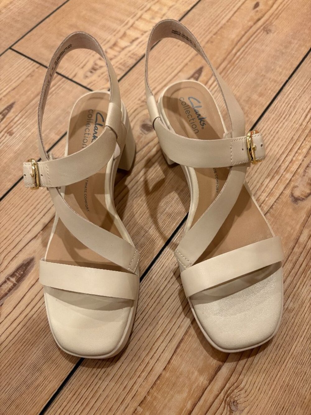 Clarks Collection BRAND NEW - NEVER WORN Cream Leather Strappy Sandals